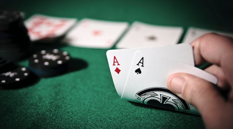 Common mistakes beginners make! 8 must-know poker rules​